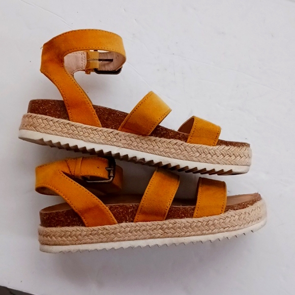 Art Class mustard yellow faux-suede strappy espadrille sandals-sz 2 - Picture 3 of 7